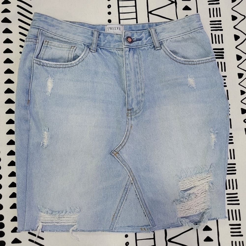 Twelve by ontwelfth distressed high waisted jean skirt size 28